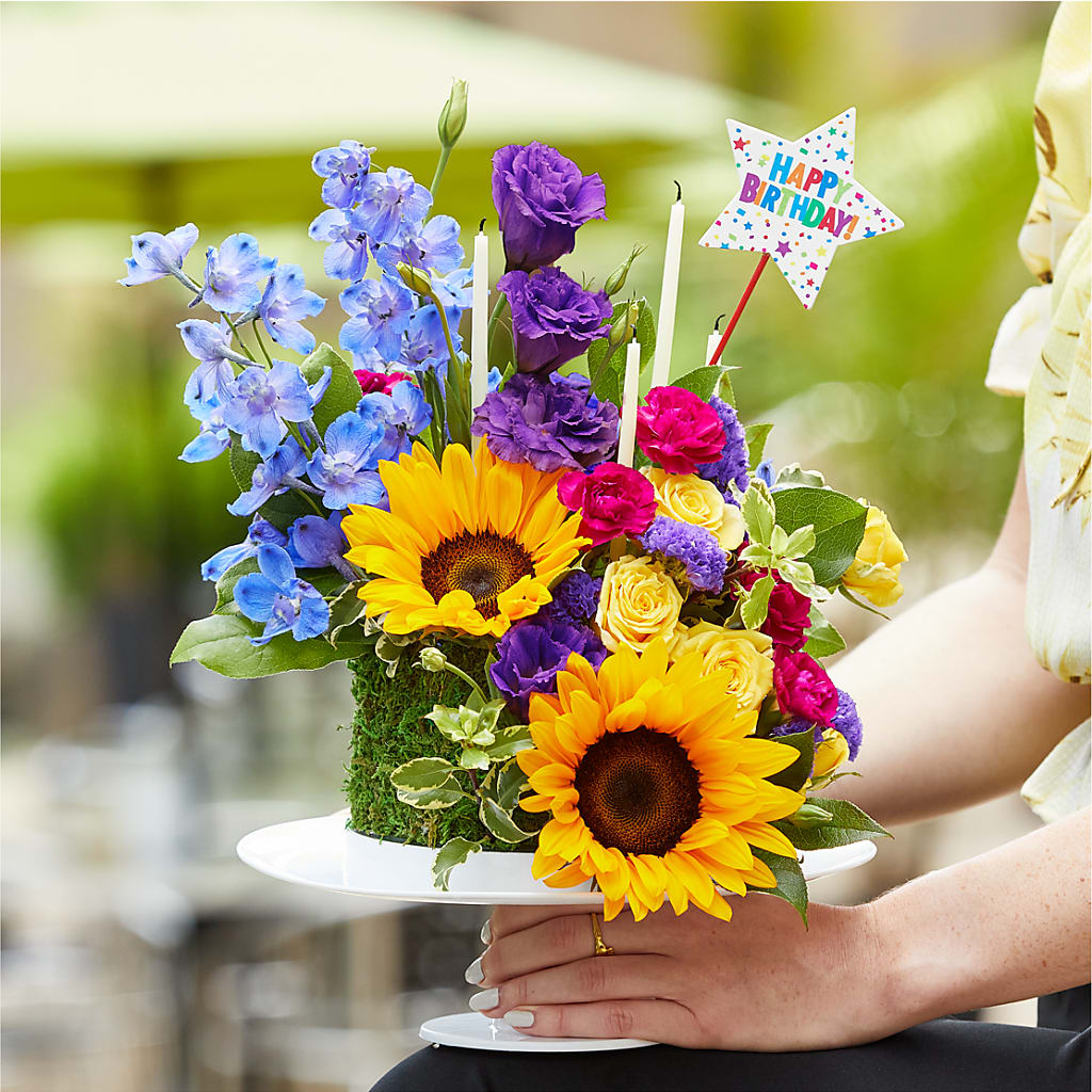 Star of the Day Floral Cake – Kennedale Florist, Saginaw TX