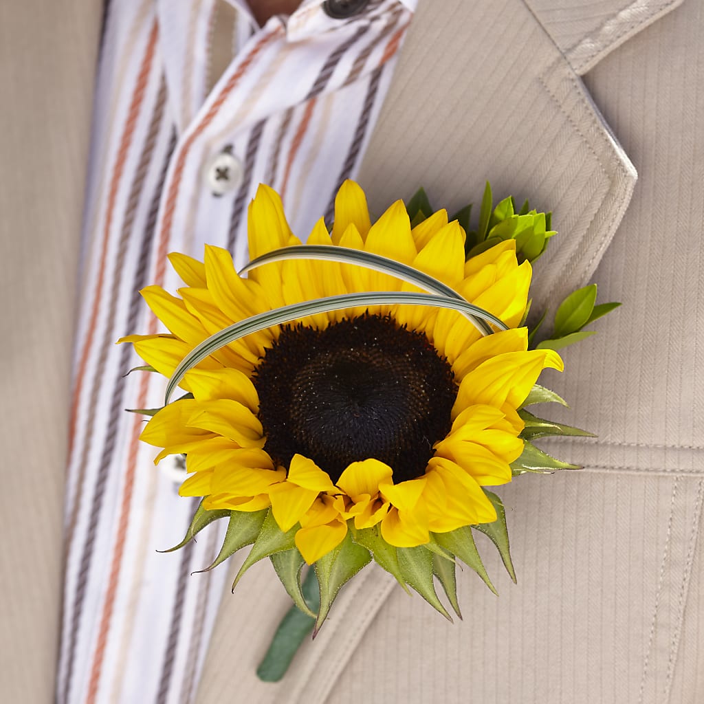Free Spirit Boutonniere – Kennedale Florist, Saginaw TX