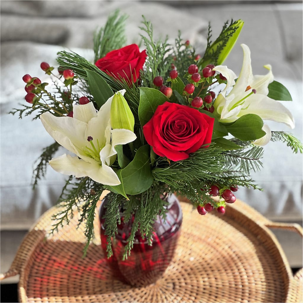 Evergreen Delight Bouquet –  Kennedale Florist, Saginaw TX